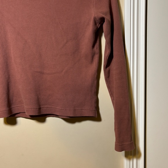 GAP Ribbed Mock Neck Top - Picture 2 of 5